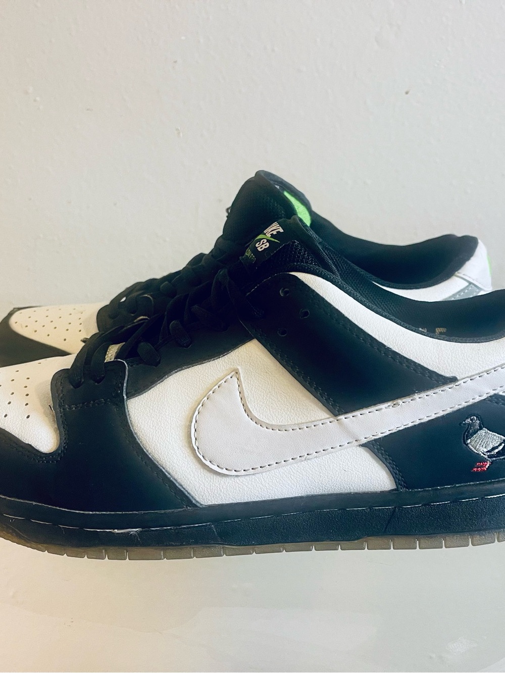 Nike Black & White Low-Top Sneakers with Pigeon Detail